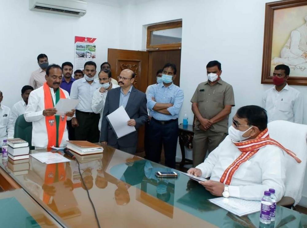 The Weekend Leader - BJP's Rajender takes oath as Telangana MLA